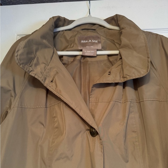 White Stag Sz 2X Tan Rain Trench Coat w pockets/built in back belt details, hood - Picture 3 of 10